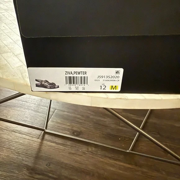 Naturalizer Metallic Pewter Sandals - Picture 4 of 7